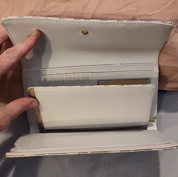NWT! Michael Kors Checkbook Wallet - Picture 8 of 12